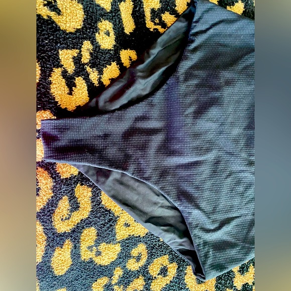 Size L black scalloped halter Marysia one piece bathing suit - Picture 4 of 8